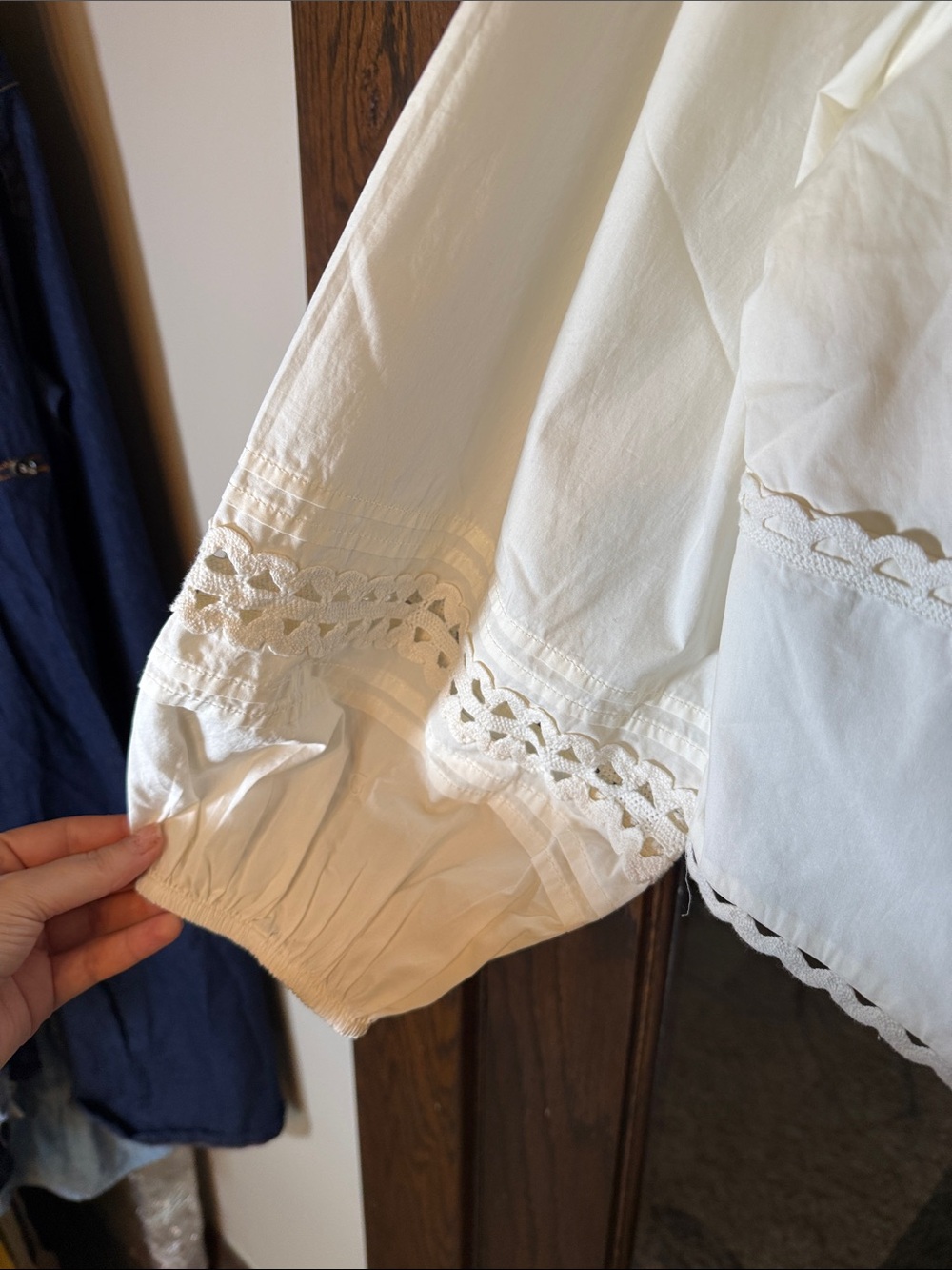 A New Day Cream Cotton Ric-Rac Eyelet Smocked V-Neck Balloon Sleeve Top 1X NEW - Picture 5 of 6